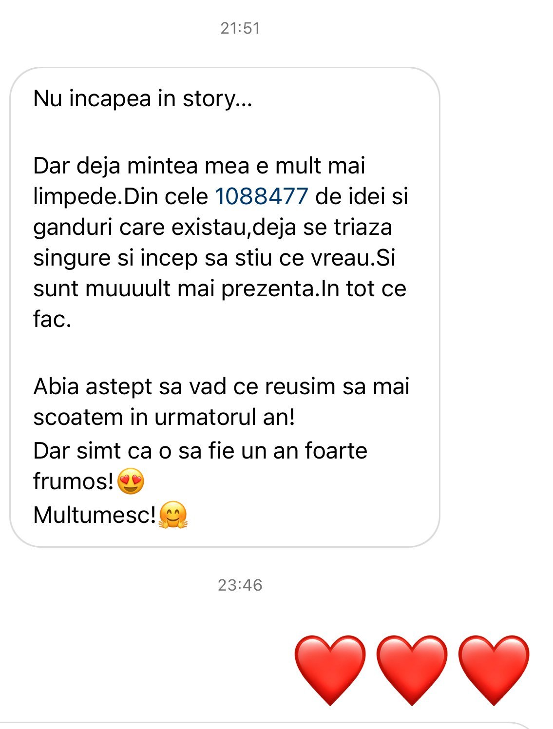 Text message conversation in Romanian with birthday wishes and three red heart emojis below